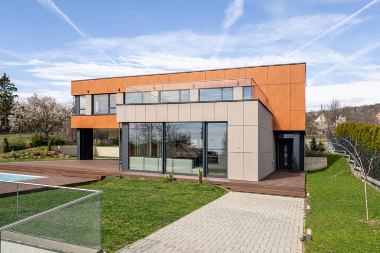 Balatonalmádi családi ház / Gortva – Gil-Trade referencia